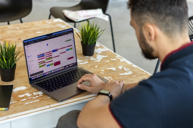 Digitalizacija agencije: od papira do platforme